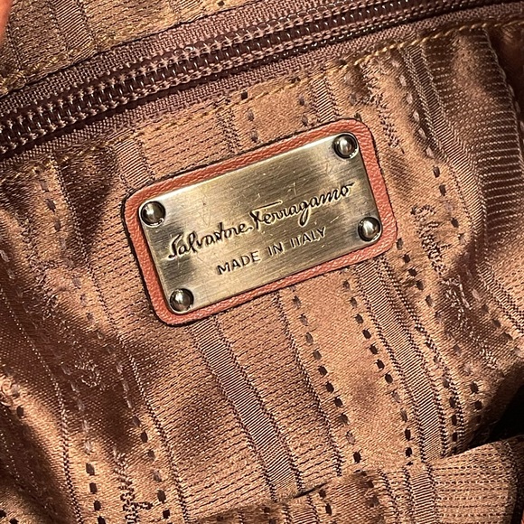 Salvatore Ferragamo Salmon Leather Ruched Hobo Bag [GG-21B247] - Picture 14 of 16